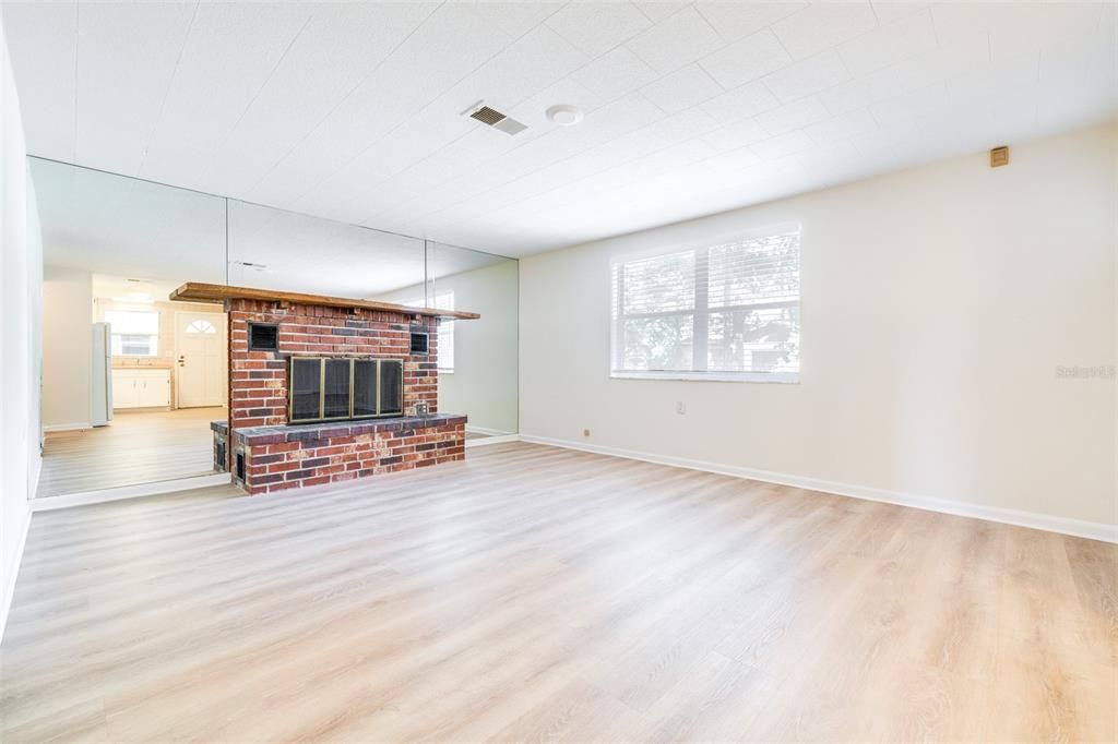 Recently Sold: $250,000 (2 beds, 1 baths, 734 Square Feet)