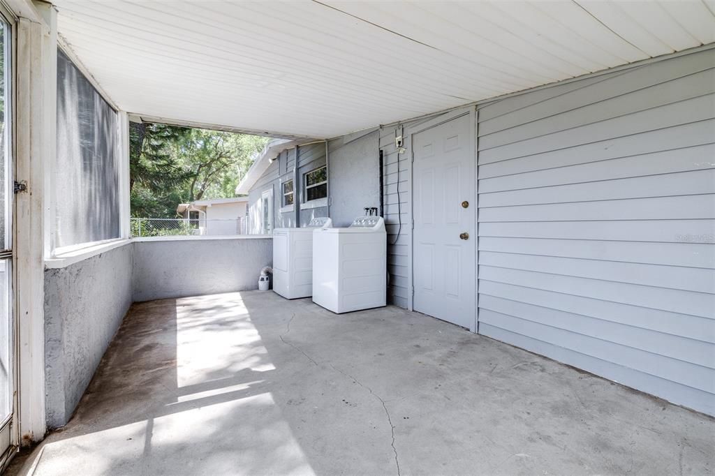 Recently Sold: $250,000 (2 beds, 1 baths, 734 Square Feet)