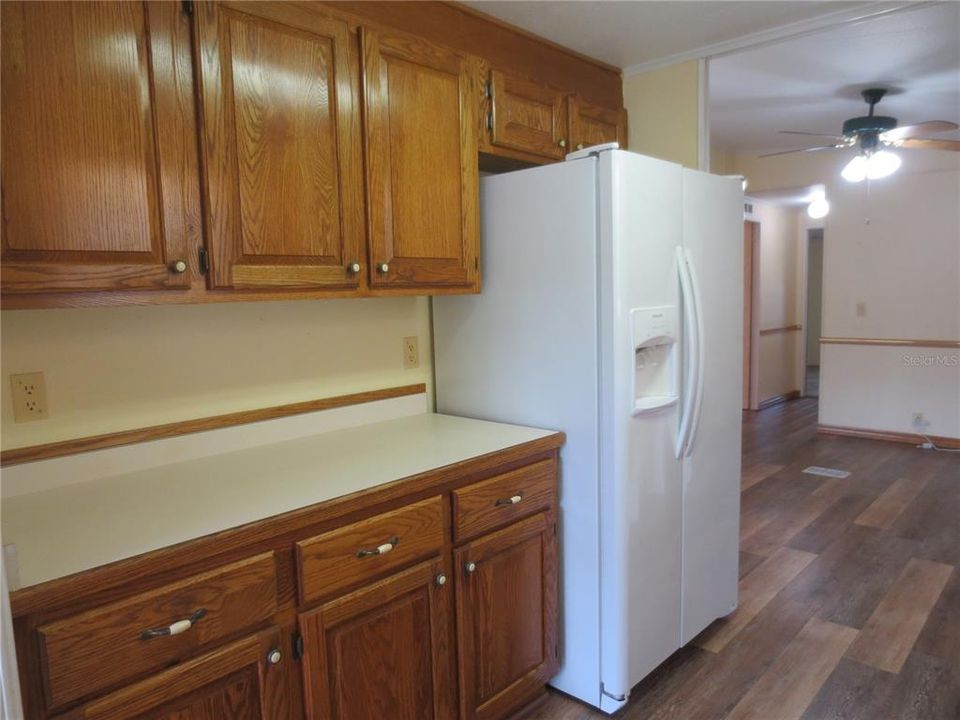 Active With Contract: $145,900 (2 beds, 2 baths, 1468 Square Feet)