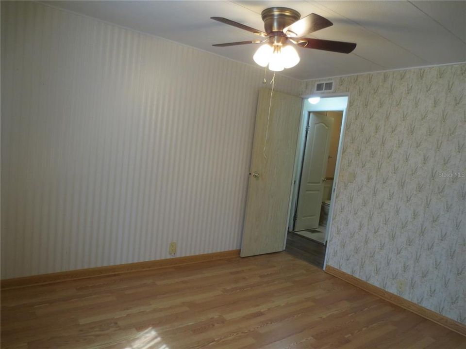 Active With Contract: $145,900 (2 beds, 2 baths, 1468 Square Feet)