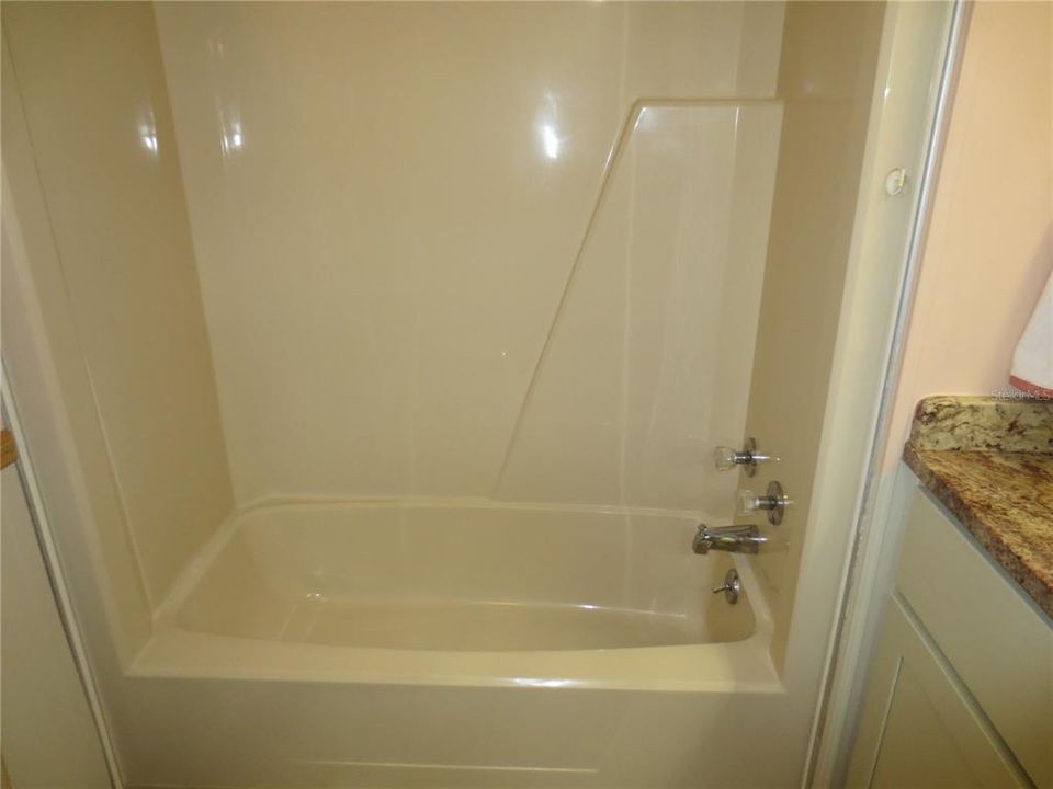 Active With Contract: $145,900 (2 beds, 2 baths, 1468 Square Feet)