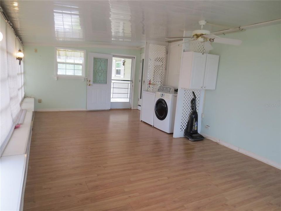 Active With Contract: $145,900 (2 beds, 2 baths, 1468 Square Feet)