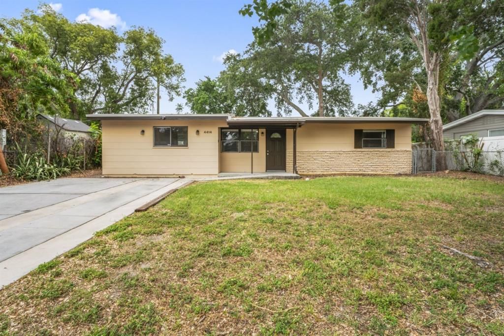 For Sale: $369,000 (3 beds, 2 baths, 1215 Square Feet)