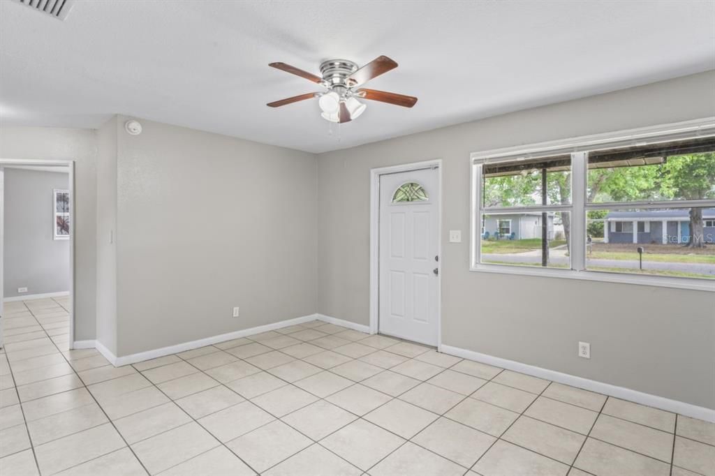 For Sale: $369,000 (3 beds, 2 baths, 1215 Square Feet)