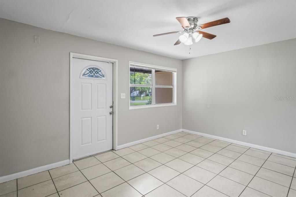 For Sale: $369,000 (3 beds, 2 baths, 1215 Square Feet)