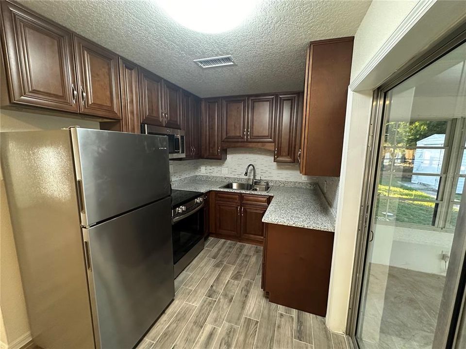 For Sale: $219,900 (3 beds, 1 baths, 1040 Square Feet)