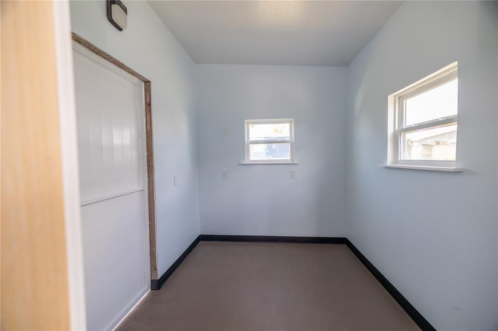 For Sale: $175,000 (2 beds, 2 baths, 736 Square Feet)