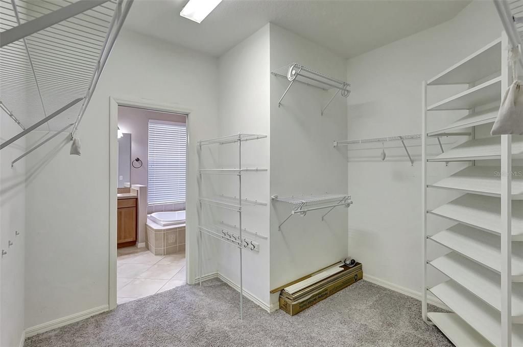 合同活跃: $424,900 (3 贝兹, 2 浴室, 2133 平方英尺)