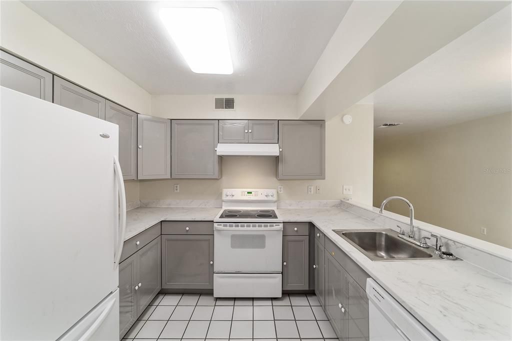 Active With Contract: $180,000 (2 beds, 2 baths, 1243 Square Feet)