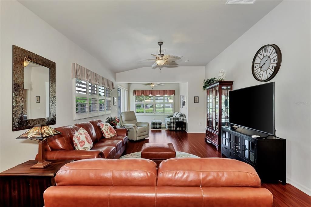 For Sale: $415,000 (2 beds, 2 baths, 1545 Square Feet)