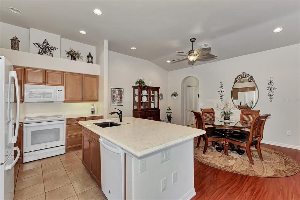 For Sale: $415,000 (2 beds, 2 baths, 1545 Square Feet)