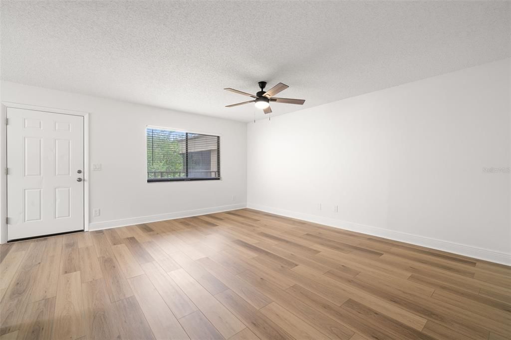 Active With Contract: $1,750 (2 beds, 2 baths, 906 Square Feet)