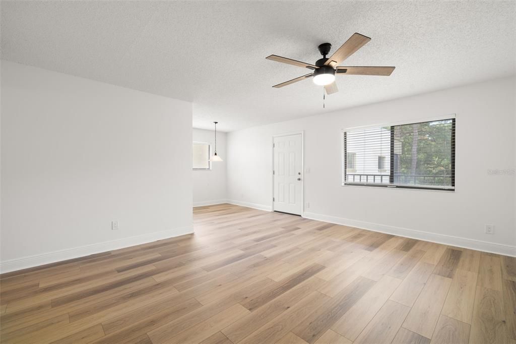 Active With Contract: $1,750 (2 beds, 2 baths, 906 Square Feet)