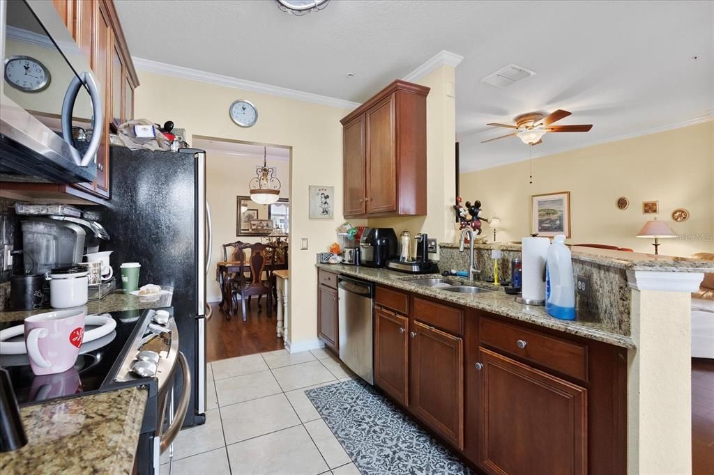 For Sale: $285,000 (2 beds, 2 baths, 1435 Square Feet)