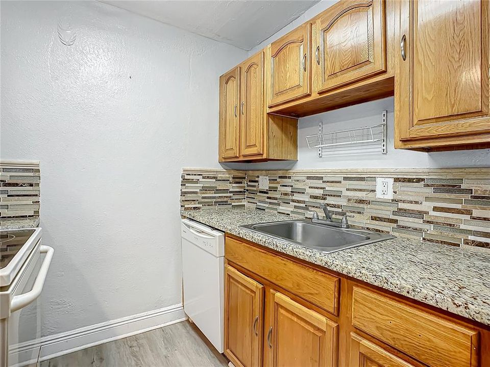 For Sale: $139,900 (2 beds, 1 baths, 999 Square Feet)