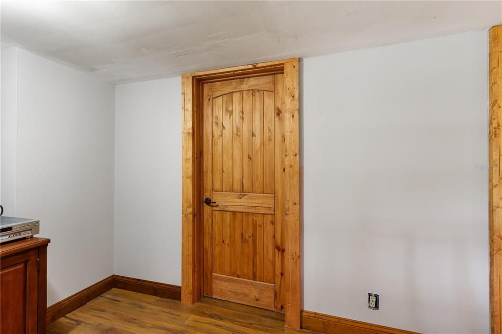 For Sale: $287,500 (2 beds, 1 baths, 1640 Square Feet)