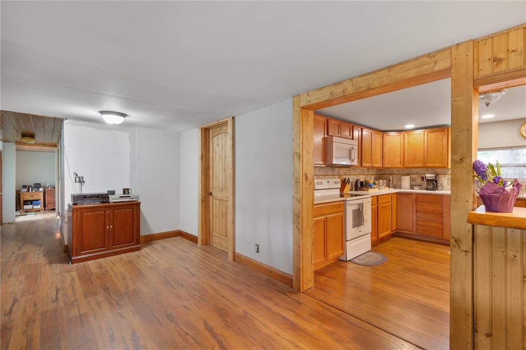 For Sale: $287,500 (2 beds, 1 baths, 1640 Square Feet)