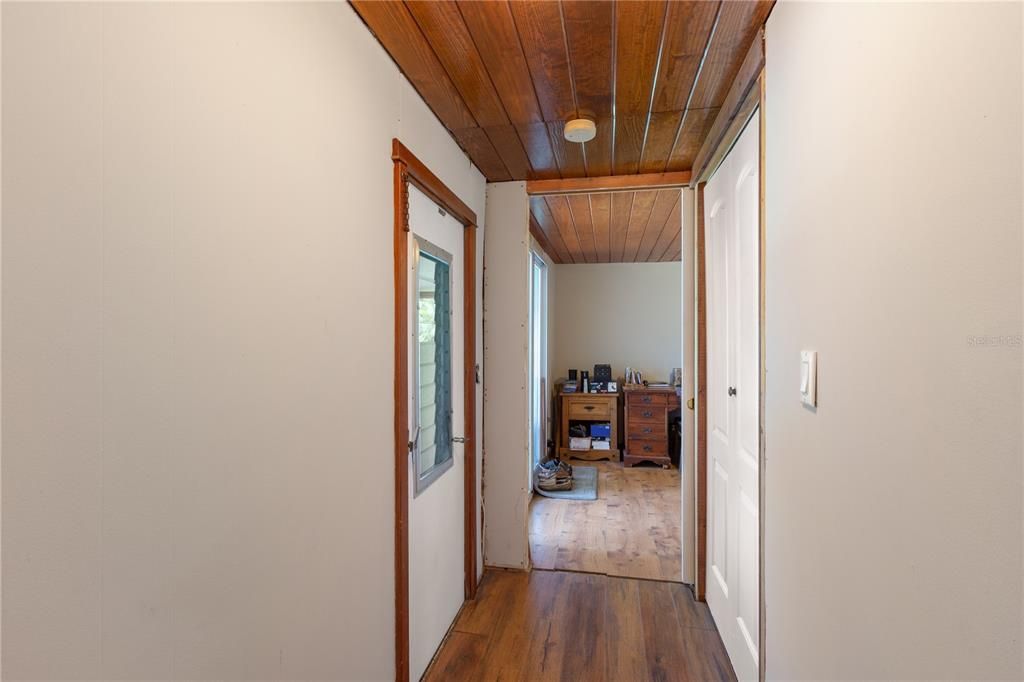 For Sale: $287,500 (2 beds, 1 baths, 1640 Square Feet)