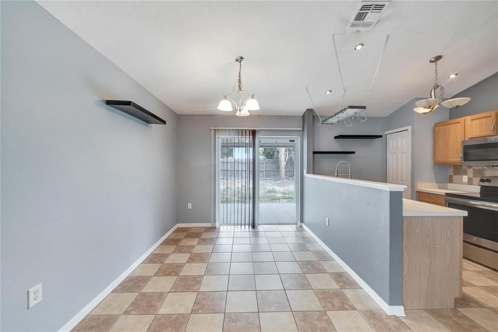 Recently Sold: $300,000 (3 beds, 2 baths, 1178 Square Feet)