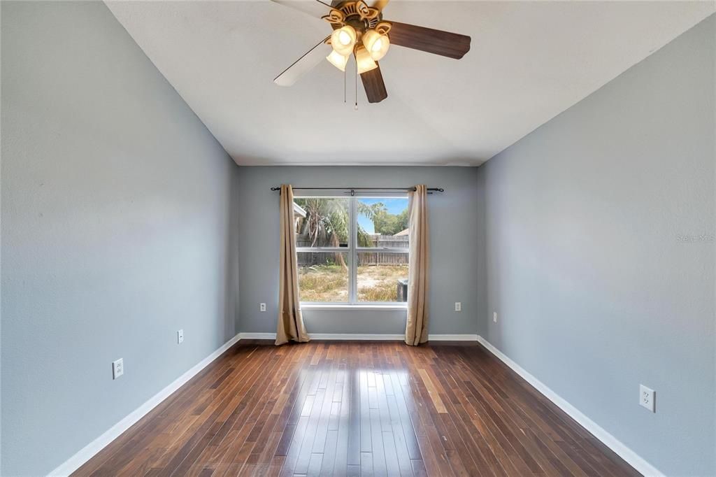 Recently Sold: $300,000 (3 beds, 2 baths, 1178 Square Feet)