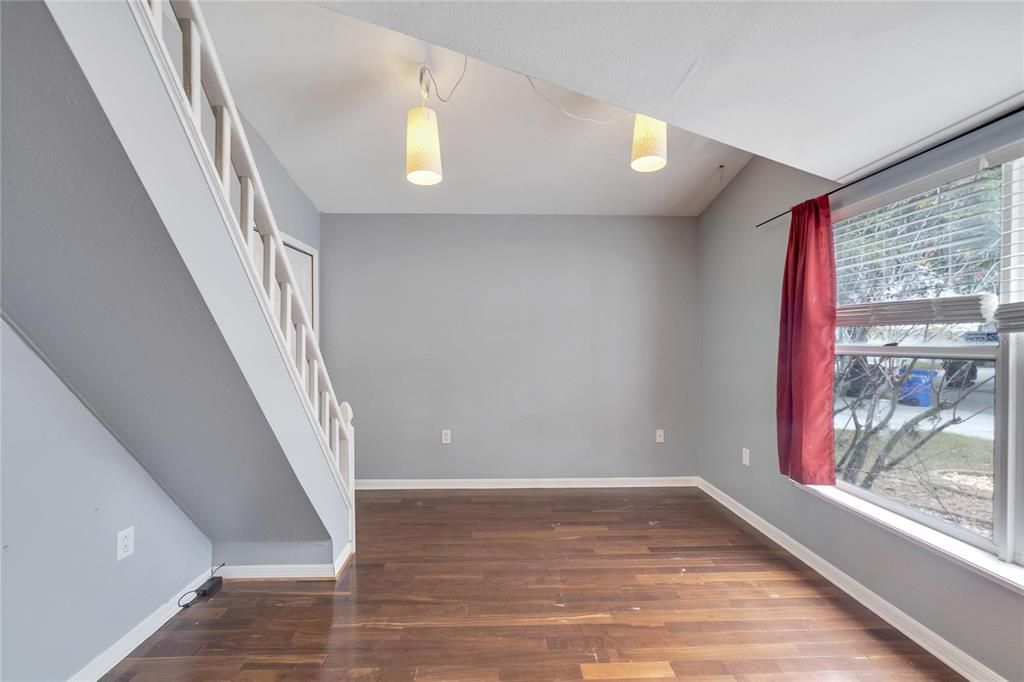 Recently Sold: $300,000 (3 beds, 2 baths, 1178 Square Feet)