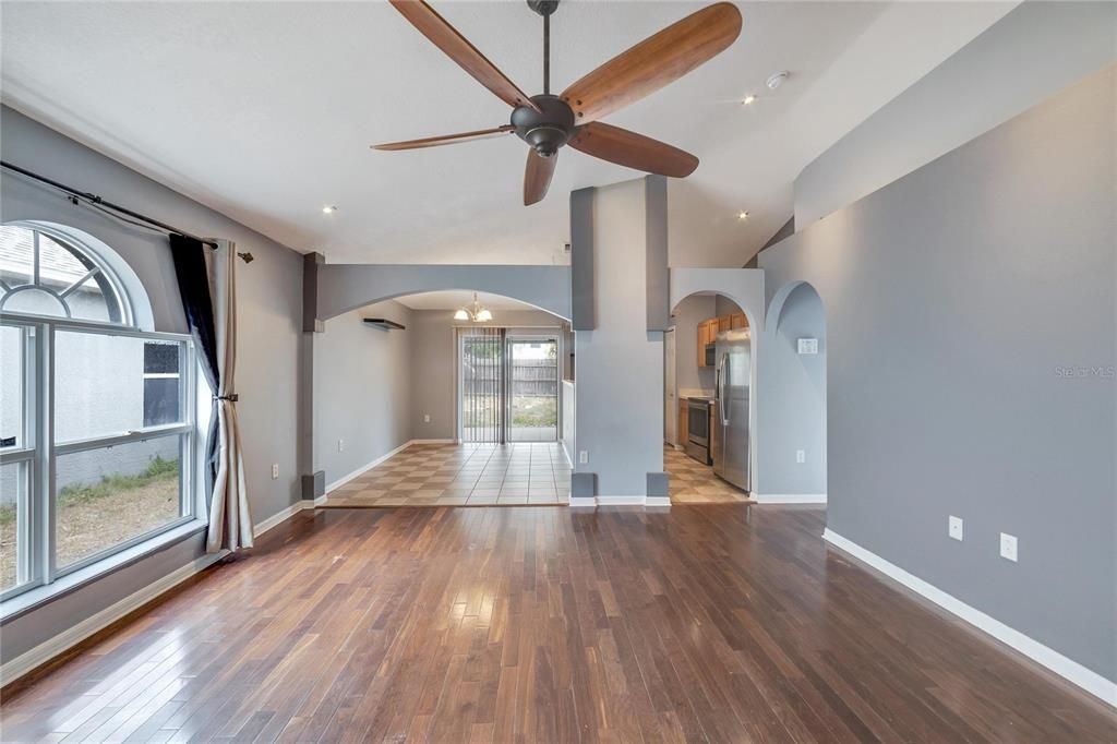 Recently Sold: $300,000 (3 beds, 2 baths, 1178 Square Feet)