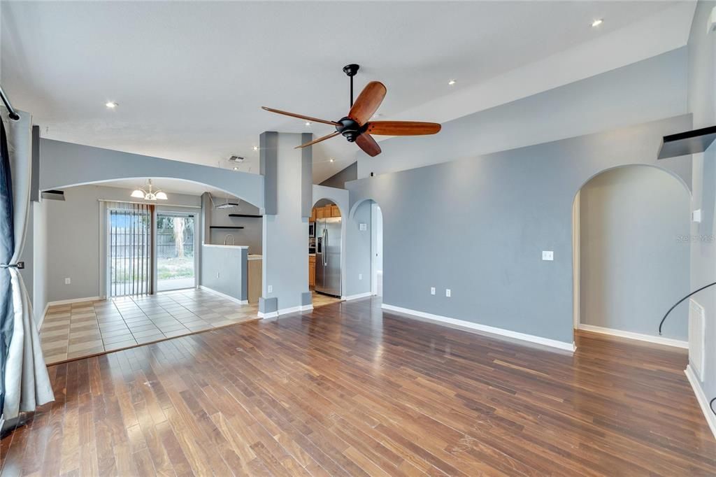 Recently Sold: $300,000 (3 beds, 2 baths, 1178 Square Feet)