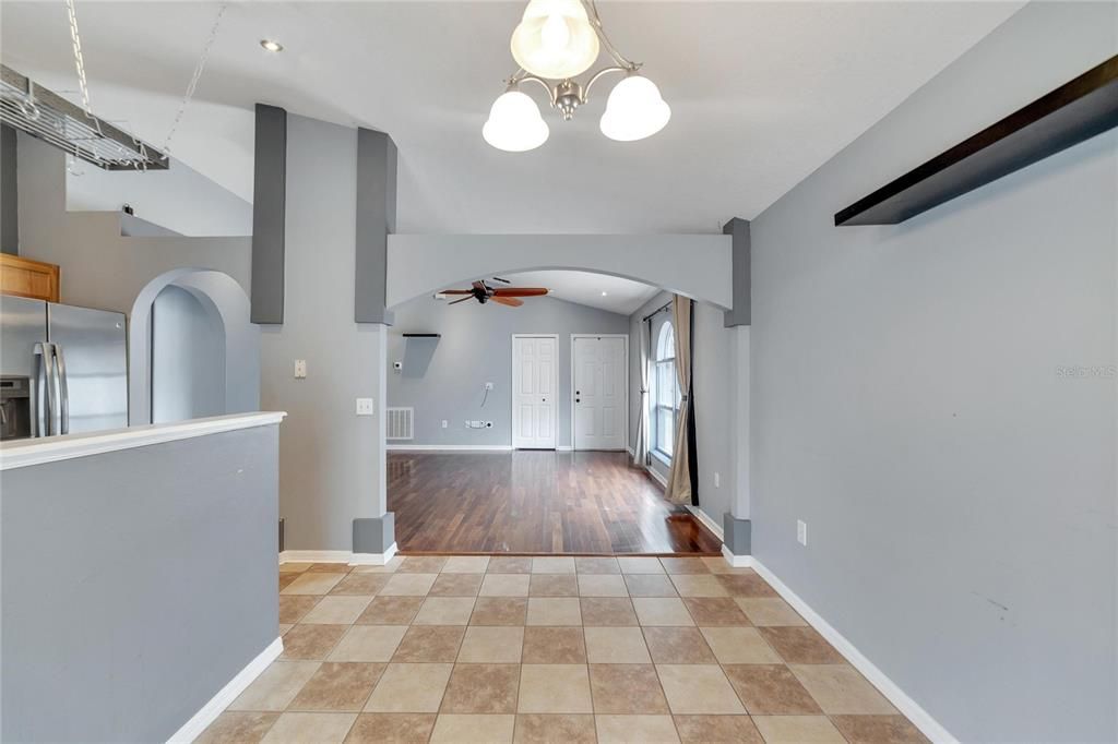 Recently Sold: $300,000 (3 beds, 2 baths, 1178 Square Feet)