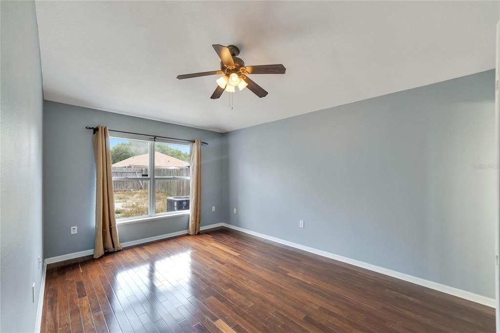 Recently Sold: $300,000 (3 beds, 2 baths, 1178 Square Feet)