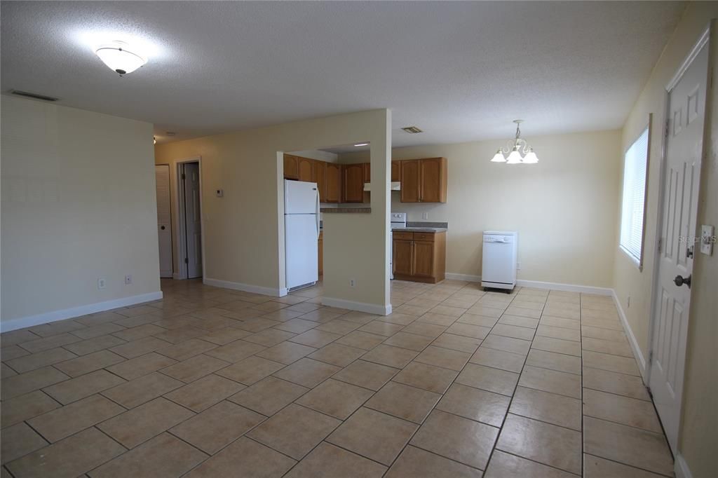 For Sale: $145,000 (2 beds, 1 baths, 788 Square Feet)