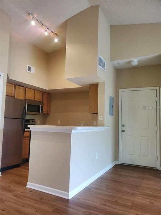 Recently Sold: $202,500 (1 beds, 1 baths, 721 Square Feet)