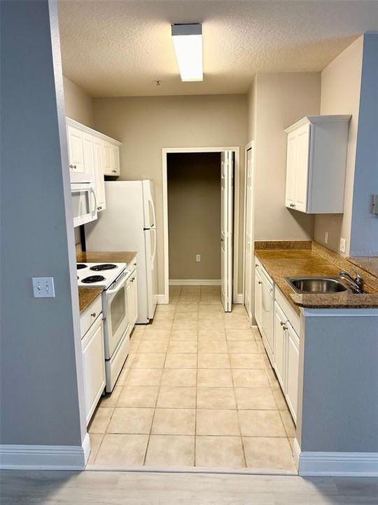 For Rent: $2,300 (3 beds, 2 baths, 1453 Square Feet)
