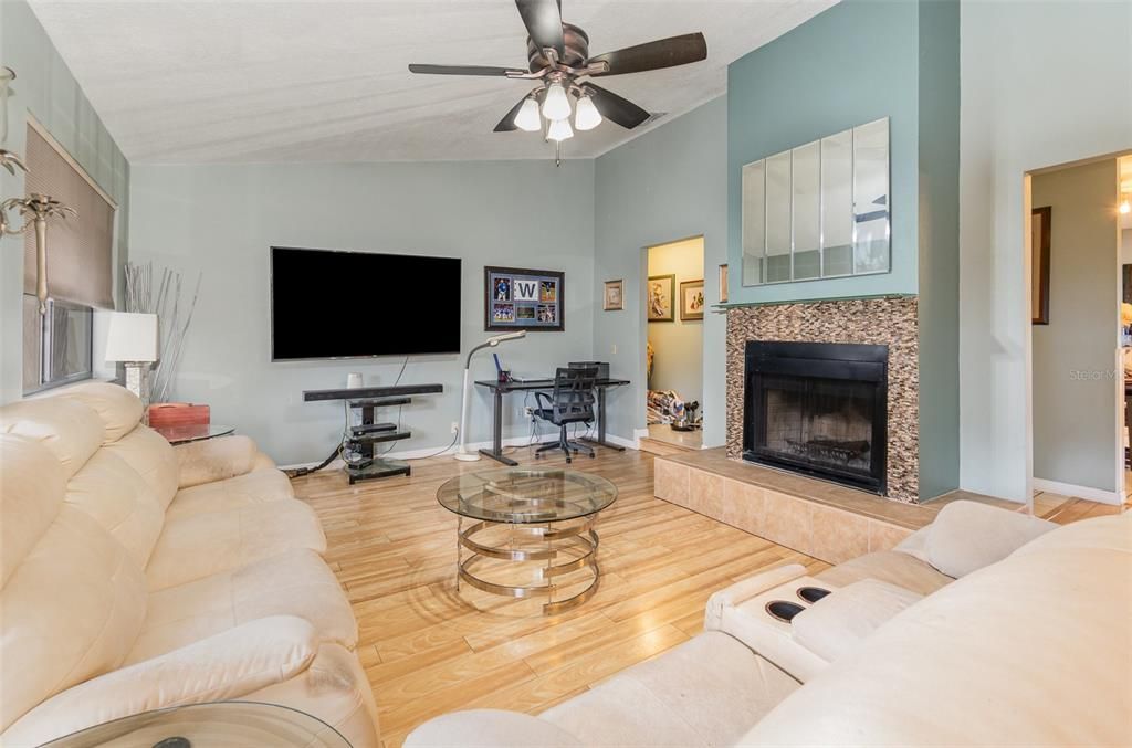 For Sale: $375,500 (3 beds, 2 baths, 1624 Square Feet)