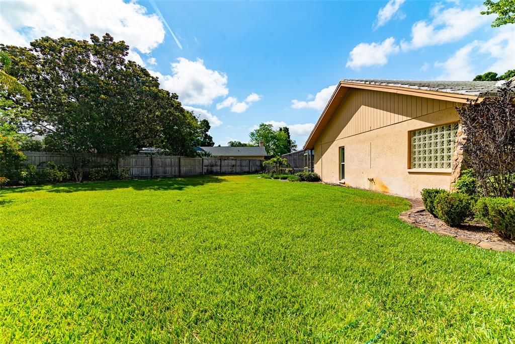 Active With Contract: $900,000 (5 beds, 3 baths, 3202 Square Feet)