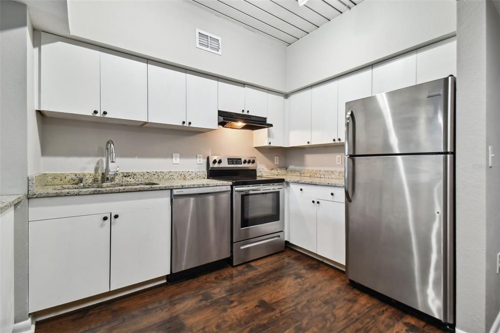Recently Rented: $1,900 (1 beds, 1 baths, 789 Square Feet)