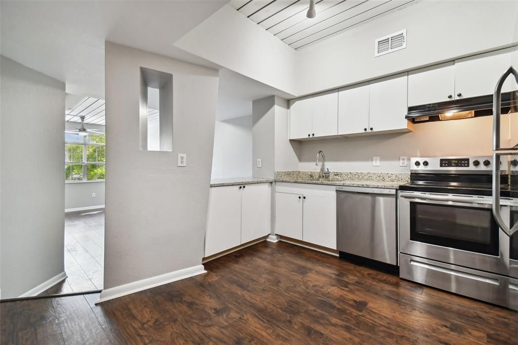 Recently Rented: $1,900 (1 beds, 1 baths, 789 Square Feet)