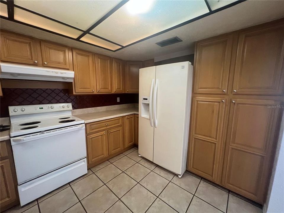 For Rent: $1,350 (2 beds, 1 baths, 945 Square Feet)