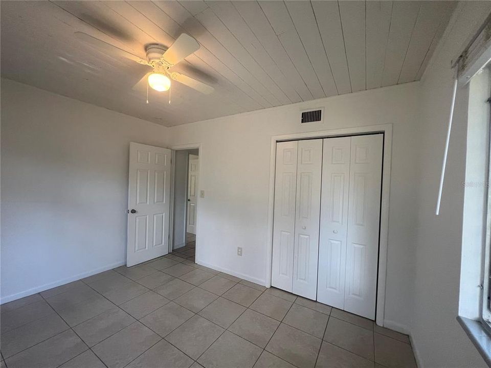 For Rent: $1,350 (2 beds, 1 baths, 945 Square Feet)