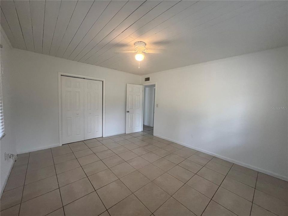 For Rent: $1,350 (2 beds, 1 baths, 945 Square Feet)