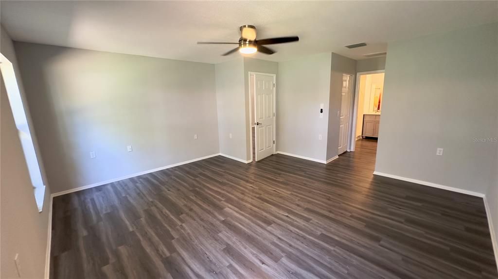 For Sale: $389,900 (2 beds, 2 baths, 1855 Square Feet)