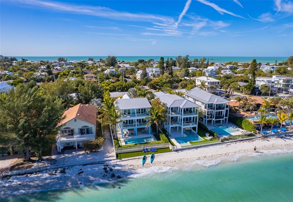 Active With Contract: $5,850,000 (4 beds, 4 baths, 3192 Square Feet)