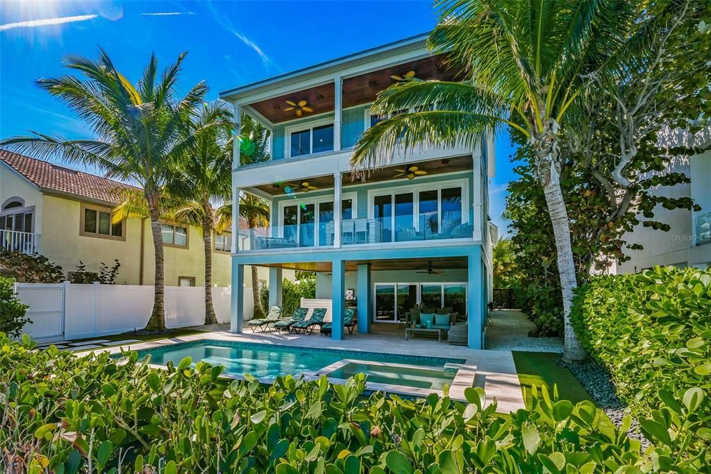 Recently Sold: $5,850,000 (4 beds, 4 baths, 3192 Square Feet)