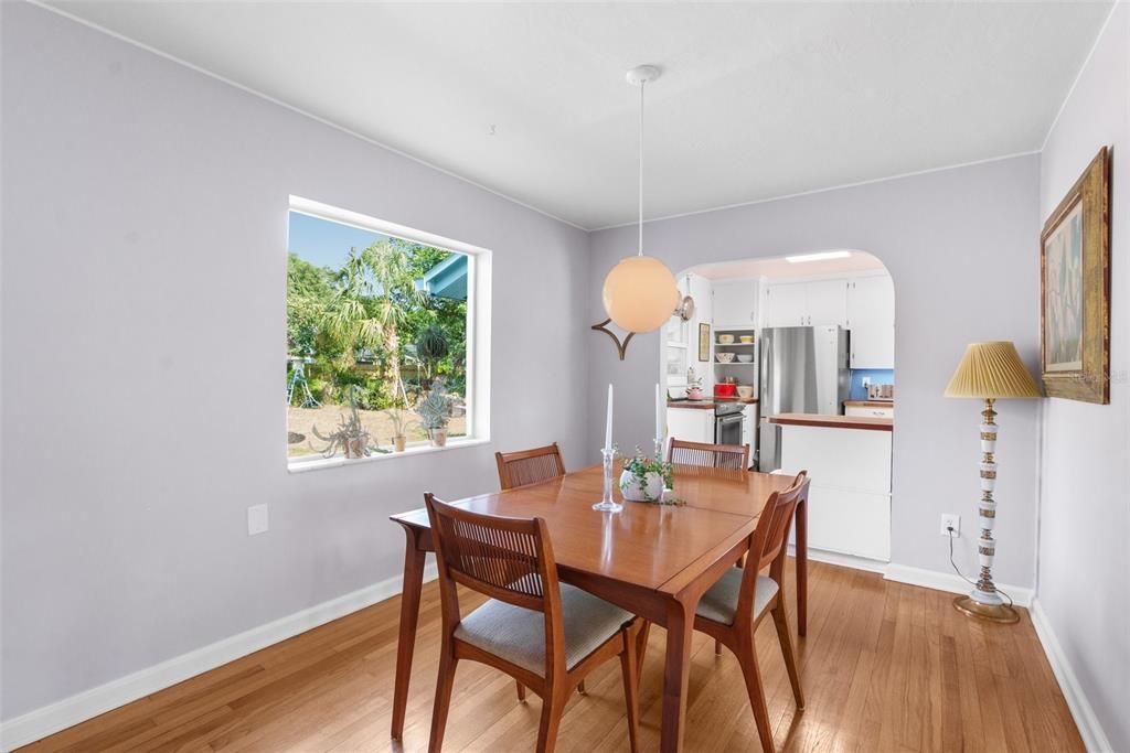 Active With Contract: $384,000 (2 beds, 1 baths, 1078 Square Feet)