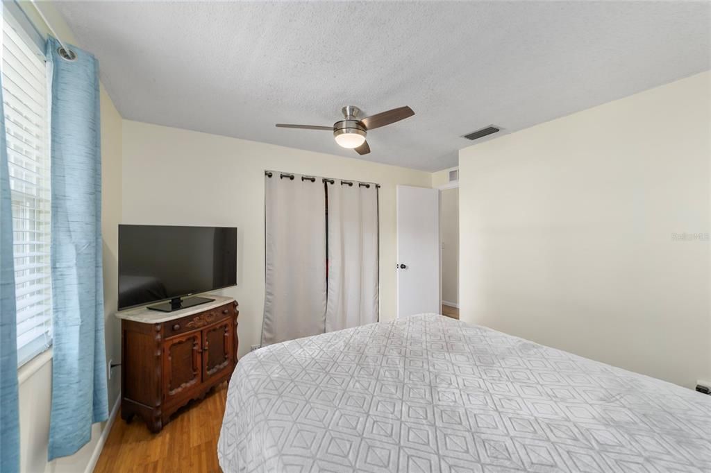 Active With Contract: $225,000 (2 beds, 2 baths, 1258 Square Feet)