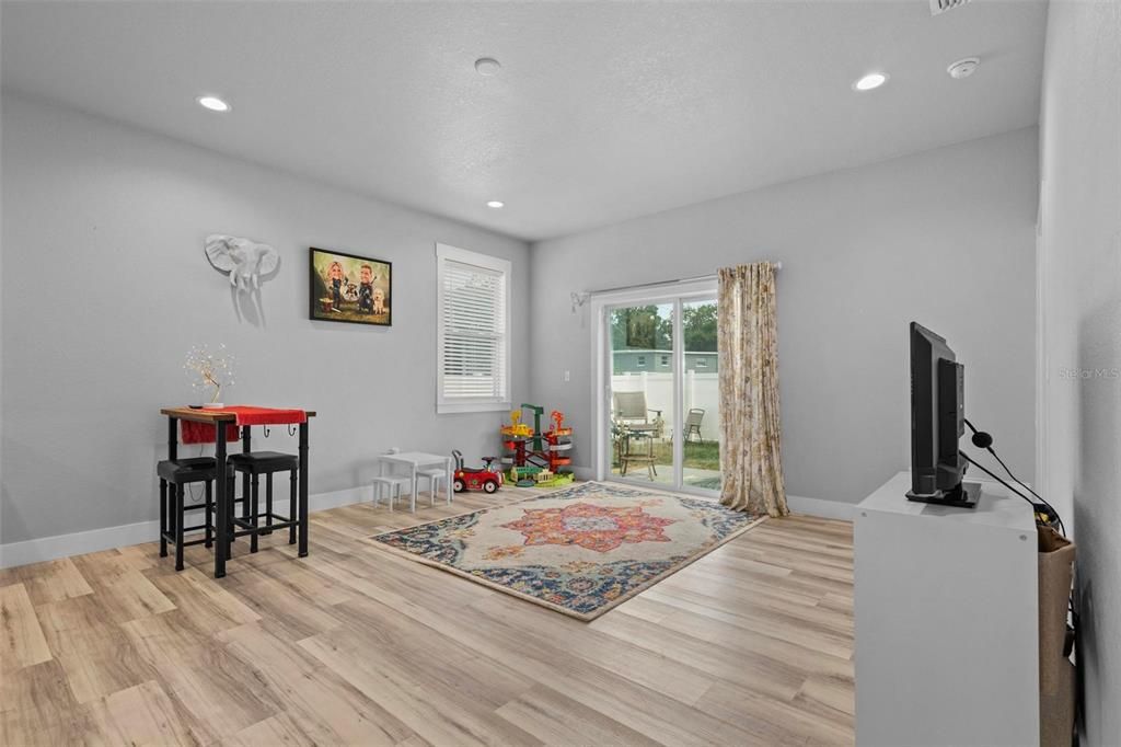 Active With Contract: $397,000 (3 beds, 2 baths, 1522 Square Feet)