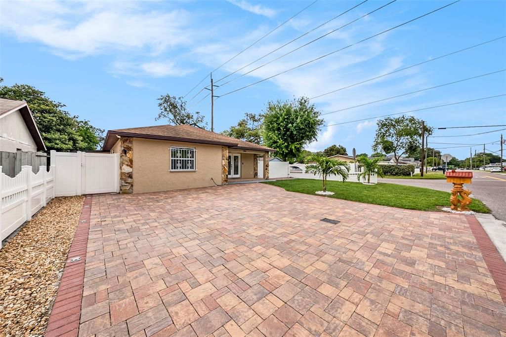 Active With Contract: $499,900 (3 beds, 2 baths, 1702 Square Feet)