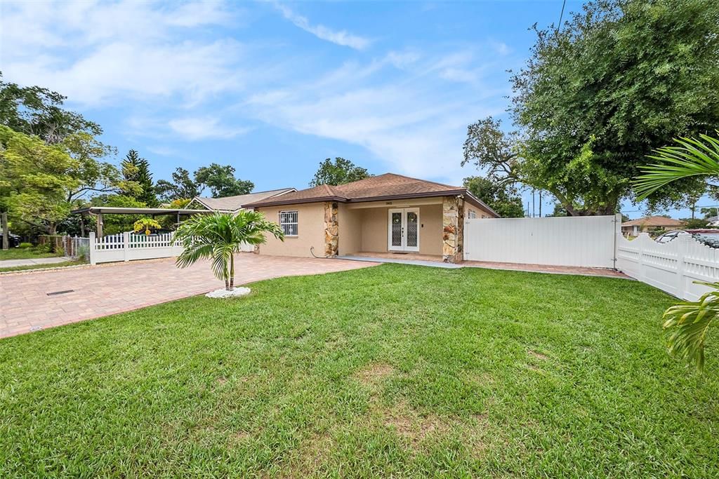 Recently Sold: $499,900 (3 beds, 2 baths, 1702 Square Feet)