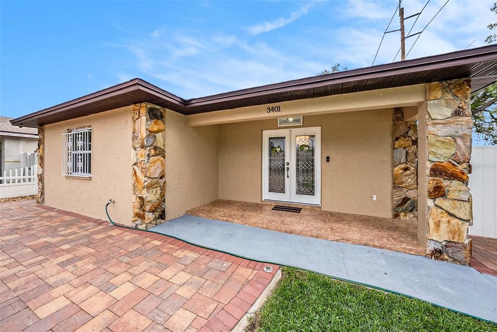 Active With Contract: $499,900 (3 beds, 2 baths, 1702 Square Feet)