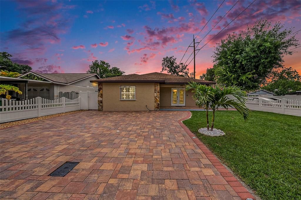 Active With Contract: $499,900 (3 beds, 2 baths, 1702 Square Feet)