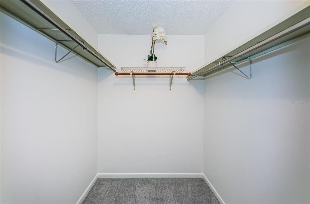 Active With Contract: $1,300 (1 beds, 1 baths, 816 Square Feet)